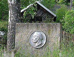 Thälmann-Gedenkstein zwischen Tröbnitz und Renthendorf
