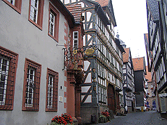 Regionalmuseum Alsfeld mit Museumsschild Regionalmuseum Alsfeld mit Museumsschild